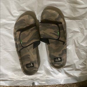 Sanuk camouflage slides sz 11